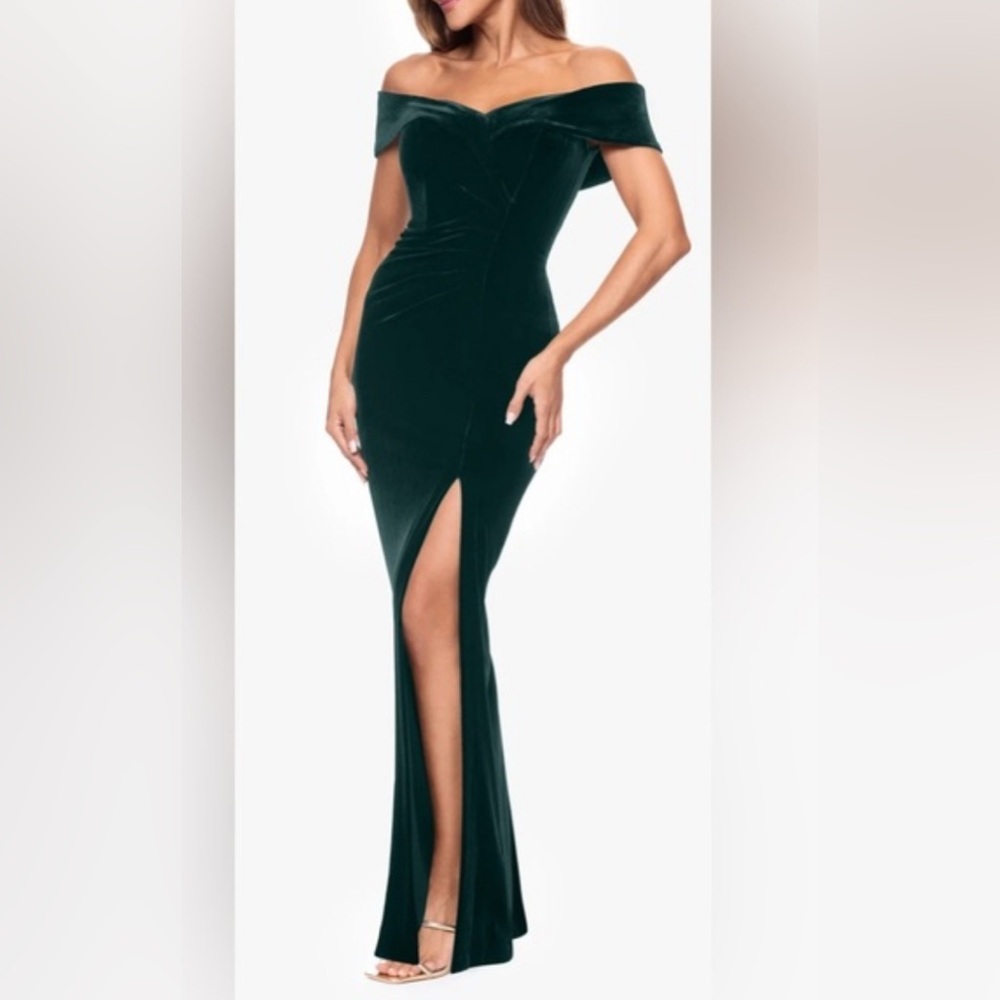 XSCAPE Women's Velvet Off-The-Shoulder Leg-Slit Gown Sz 6